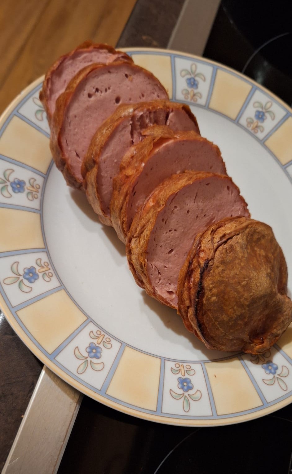 jetzt in Scheiben schneiden und zum Verzehr anbieten🍴
